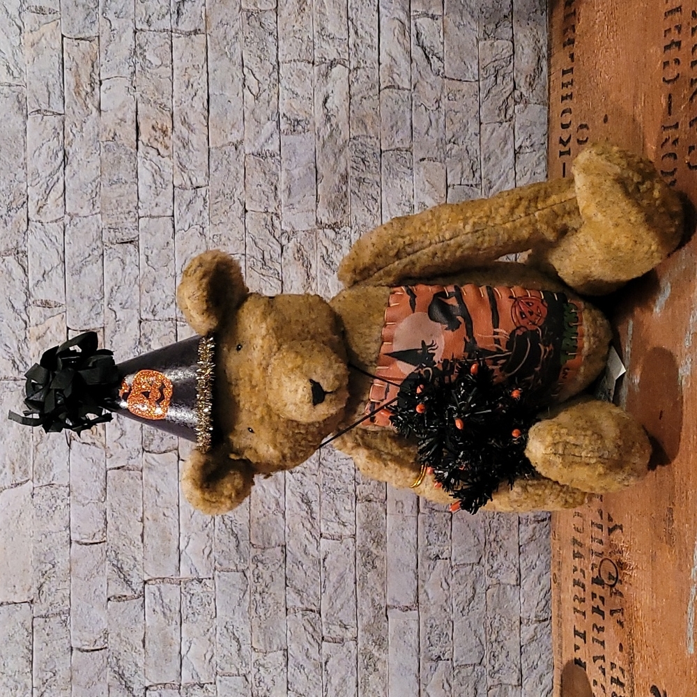 Bethany Lowe Designs Stuffed Halloween Party Bear With Tree